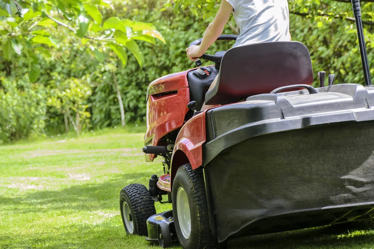 Tondeuse et tracteur tondeuse : les pièces qui se changent