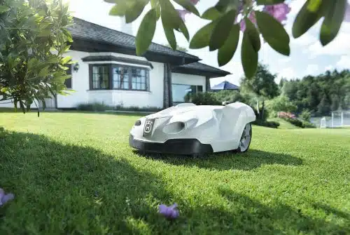Le robot tondeuse, l’allié parfait pour un jardin impeccable