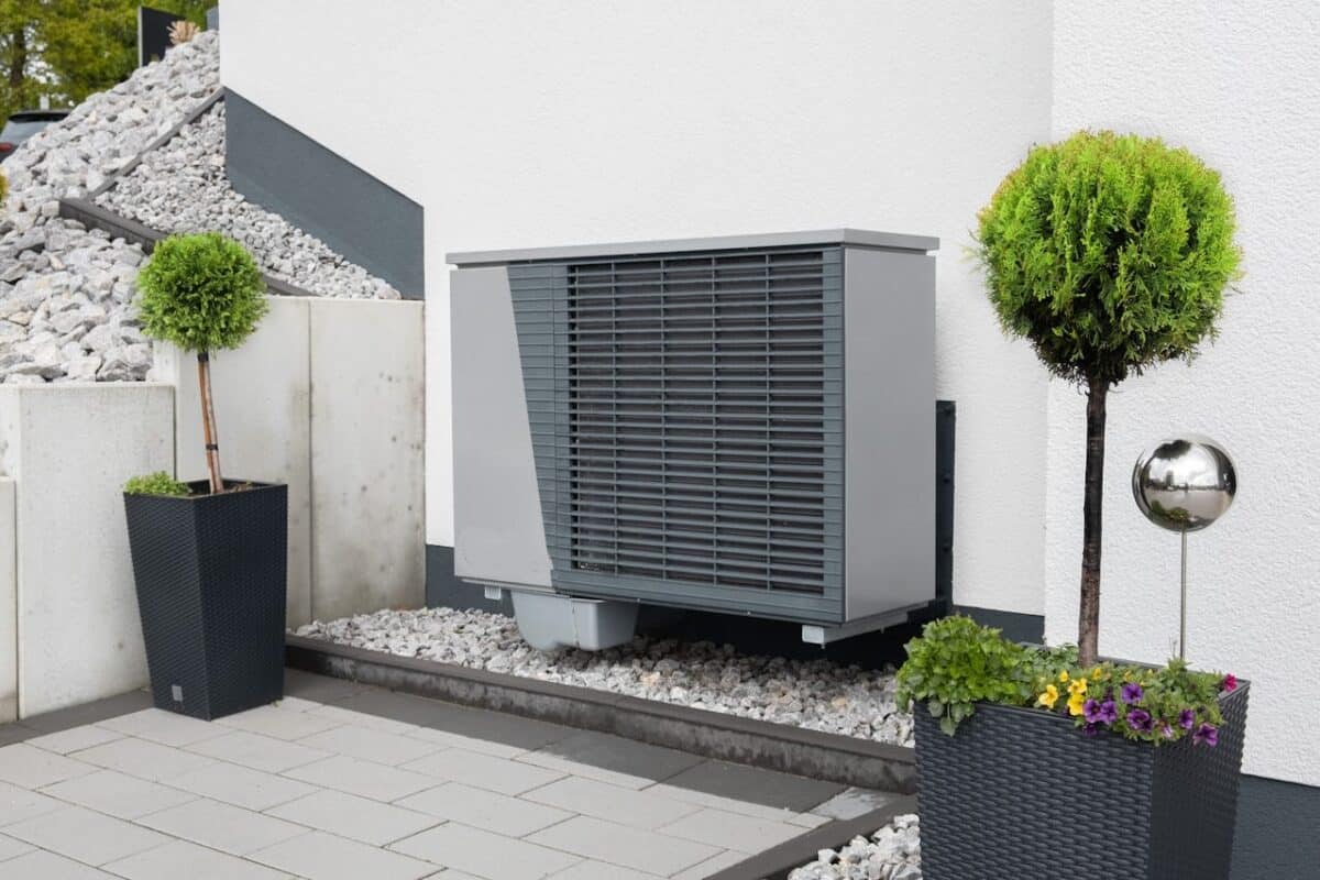 Atténuez les nuisances sonores de votre climatiseur ou pompe à chaleur avec un mur anti-bruit