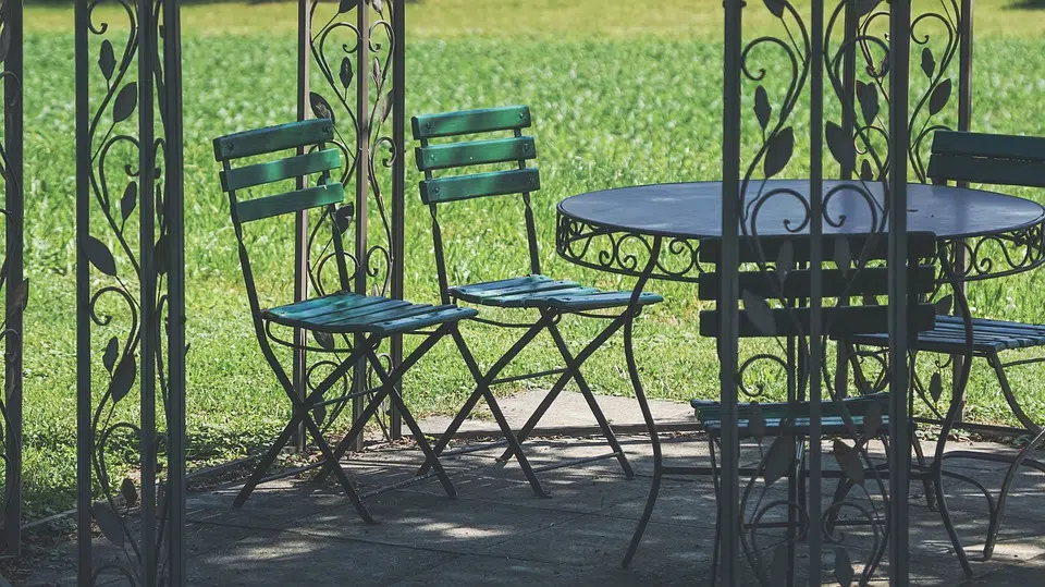 Un salon de jardin pour embellir votre exterieur : pourquoi pas ?