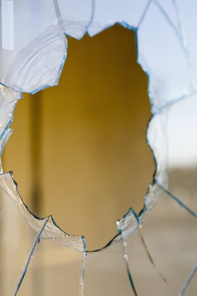 Vitre de fenêtre cassée, comment la remplacer ?