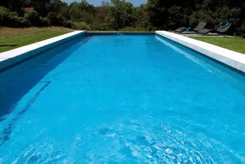 Comment fonctionne le traitement de l’eau de piscine à l’oxygène actif ?