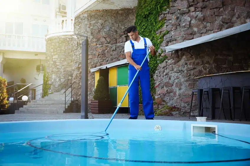 Entretien d’une piscine : ces gestes simples à connaitre absolument !  