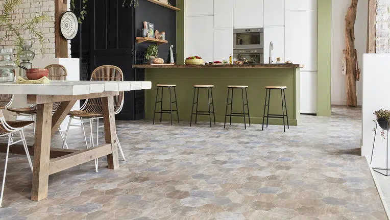 Comment choisir un carrelage adapté sol et mur pour votre cuisine?