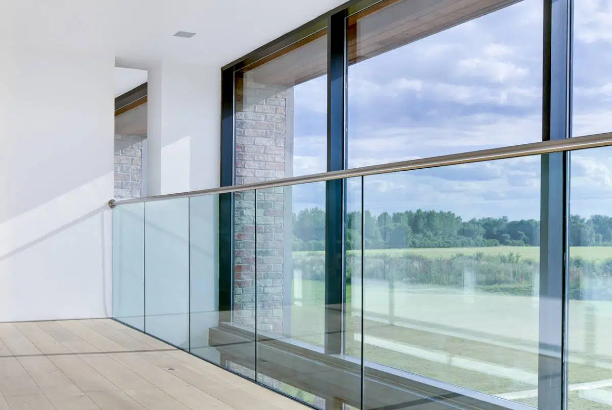 Comment utiliser le verre pour améliorer la lumière dans votre maison ?