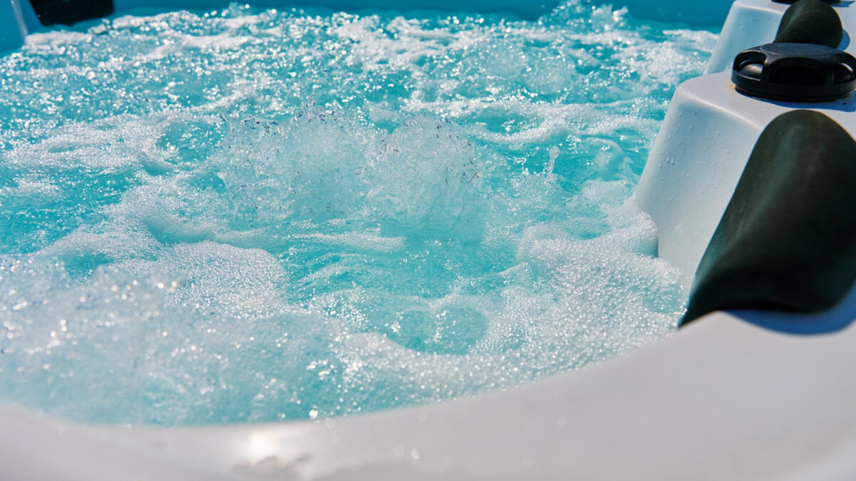 Couverture de spa : pourquoi elle compte vraiment dans l'entretien de votre installation ?