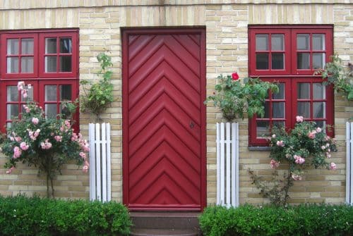 Faut-il choisir une porte alu ou une porte PVC pour votre maison ?