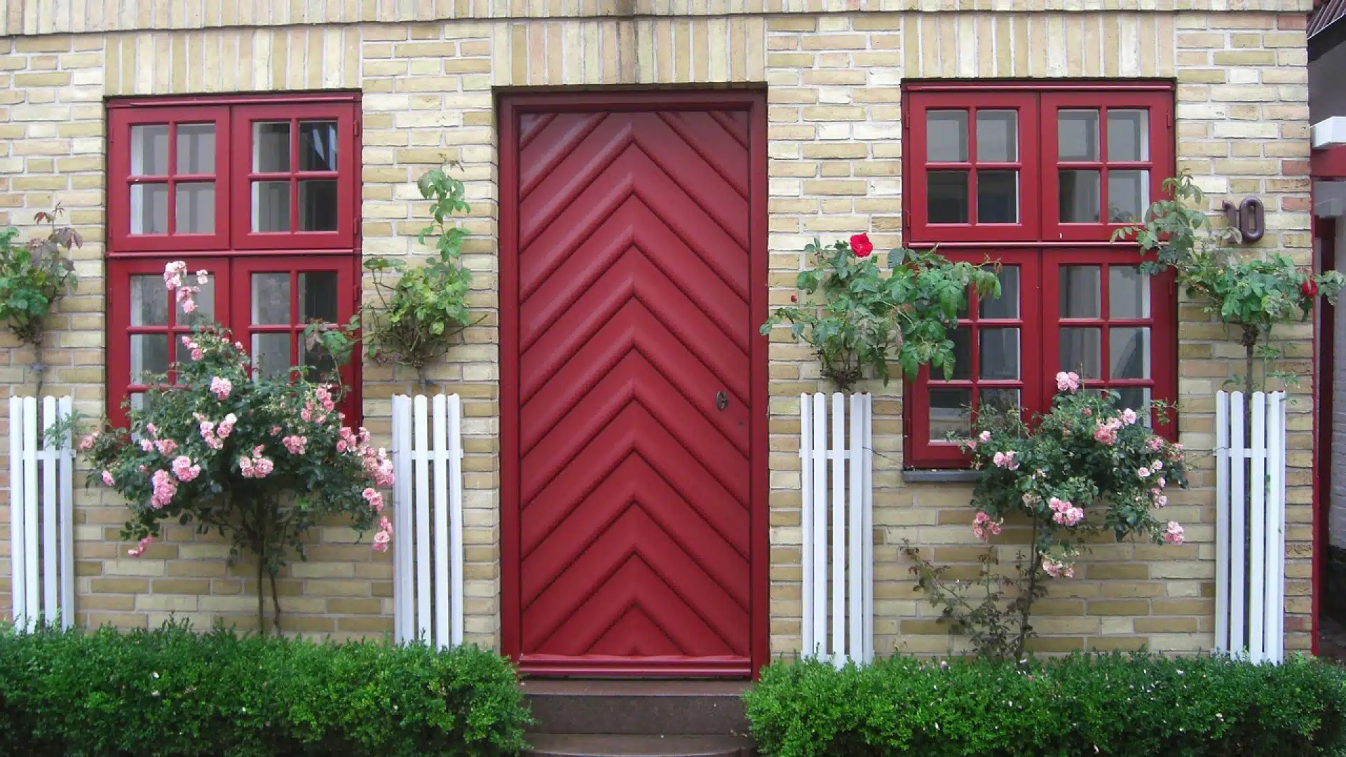 Faut-il choisir une porte alu ou une porte PVC pour votre maison ?