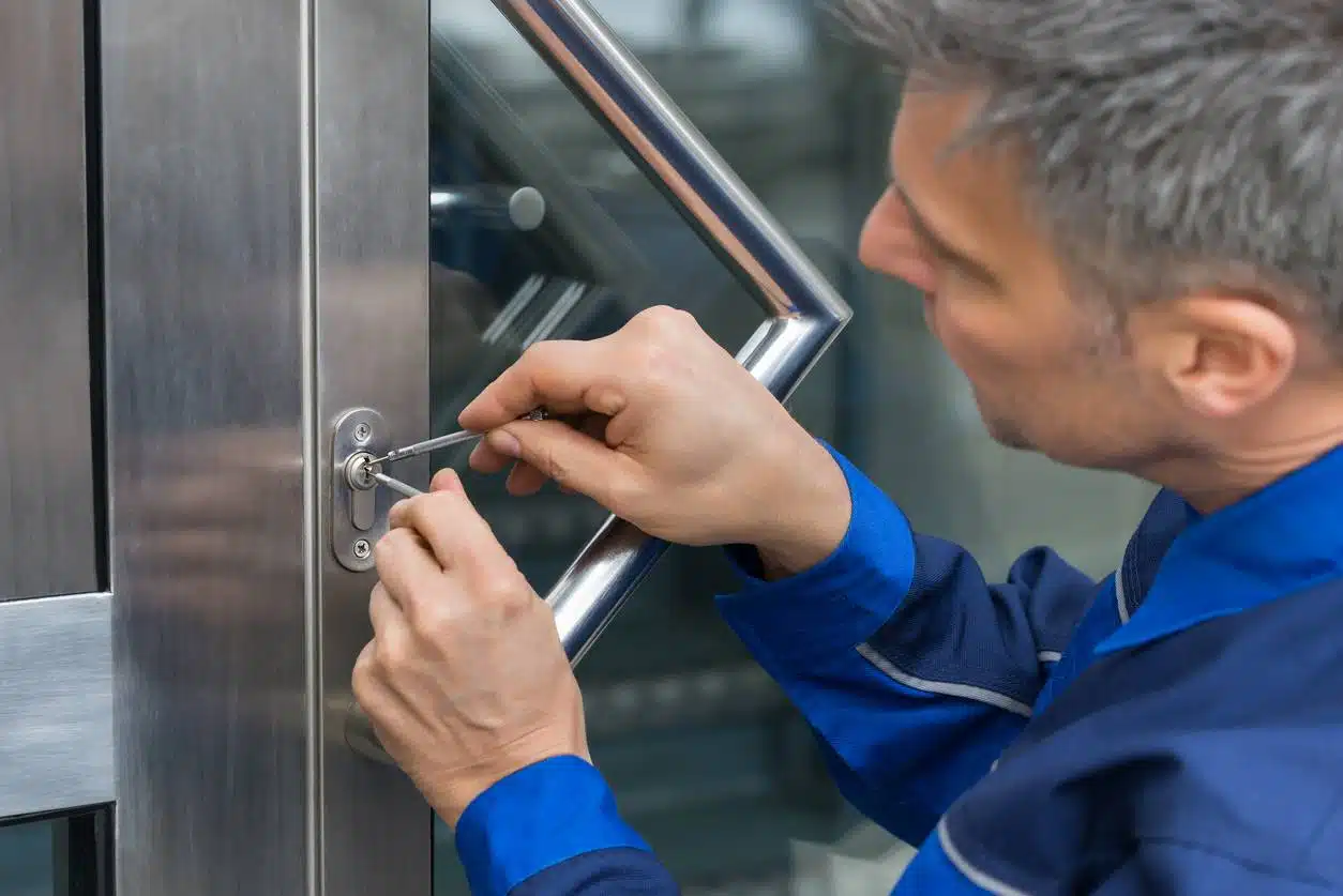 porte bloquée serrurier urgence