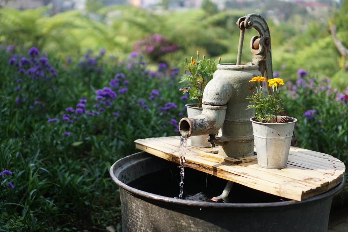 Trouver la meilleure pompe à eau pour votre jardin: les grandes marques et systèmes de relevage d'eau de pluie