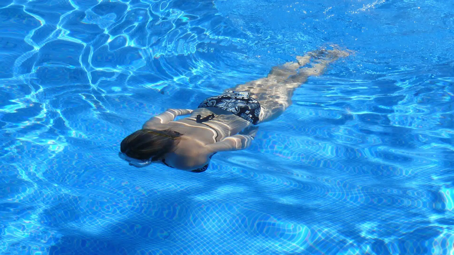 Nagez en toute sérénité chez vous en vous faisant construire une piscine