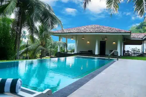 3 choses essentielles à savoir à propos d’un portillon verre de piscine