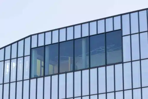 Garde-corps de fenêtre en verre : conseils pour faire le bon choix
